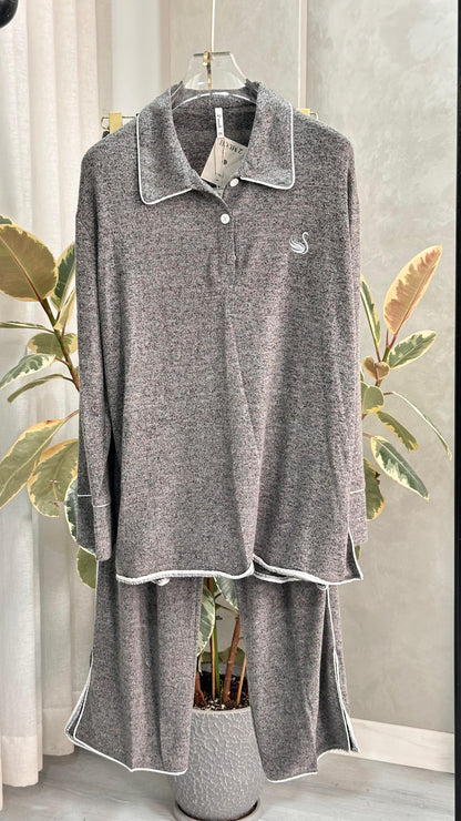 بيجامة نسائي مع ياقة