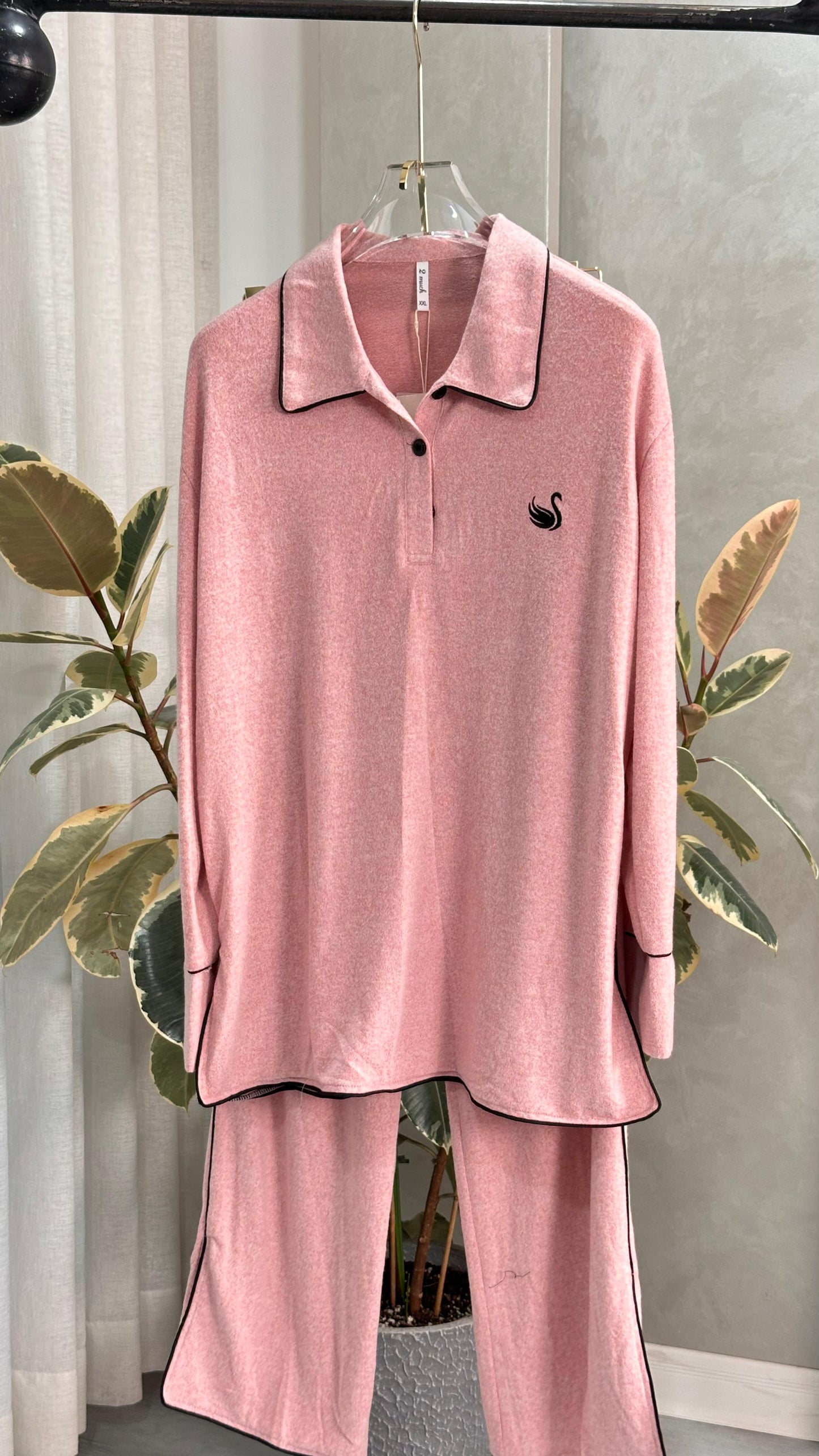 بيجامة نسائي مع ياقة