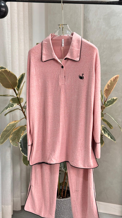 بيجامة نسائي مع ياقة