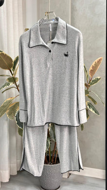 بيجامة نسائي مع ياقة