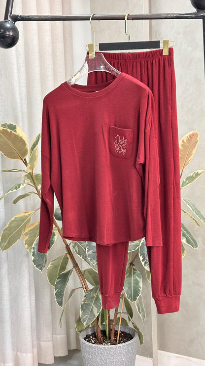 بيجامة نسائي ياقة بقصة دائرية