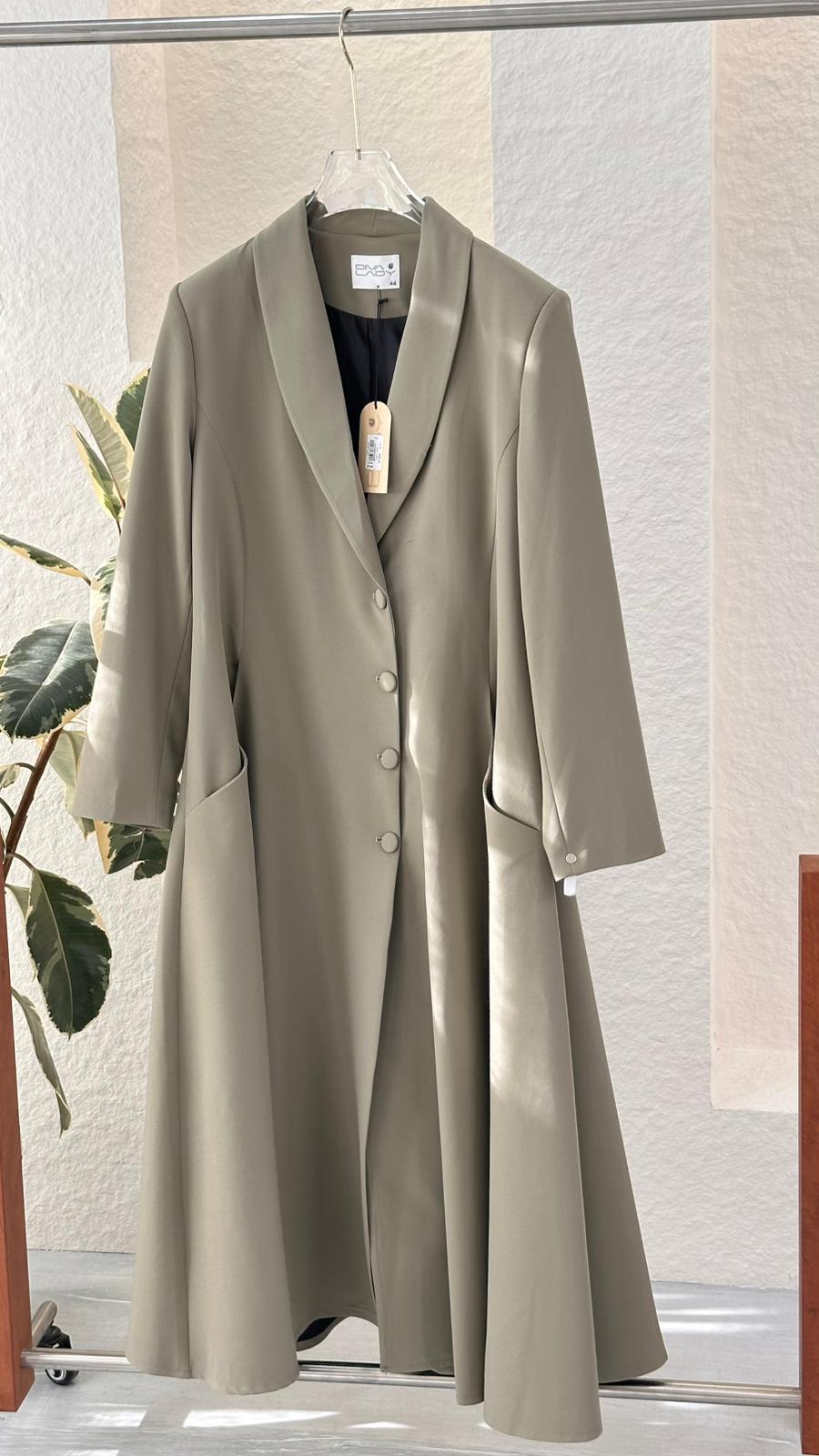 جاكيت نسائي مع ازرار