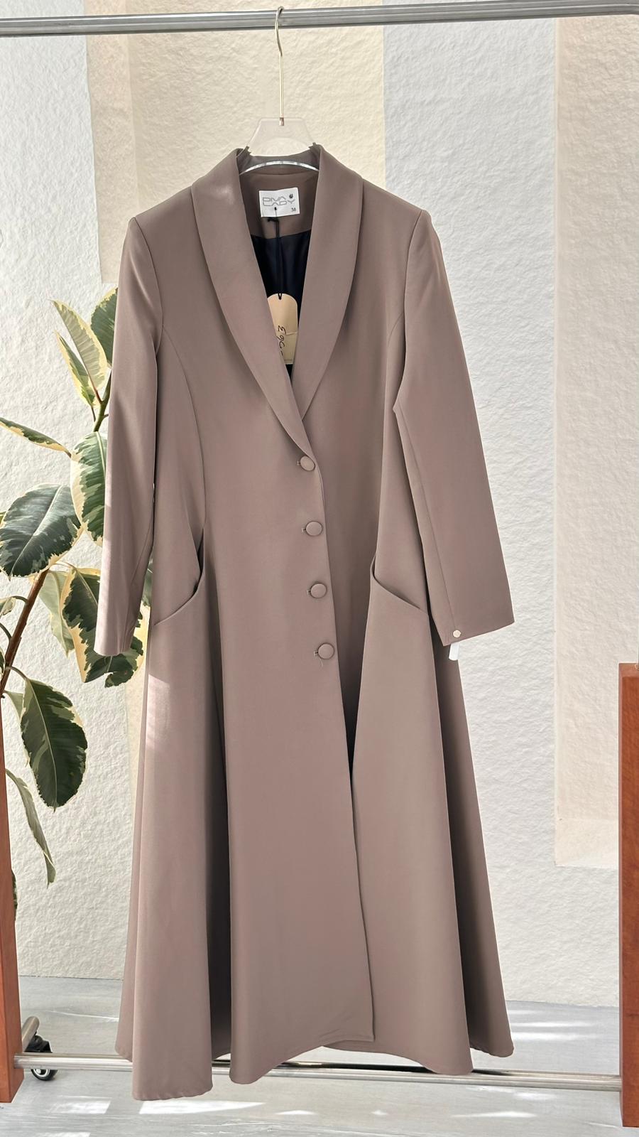 جاكيت نسائي مع ازرار