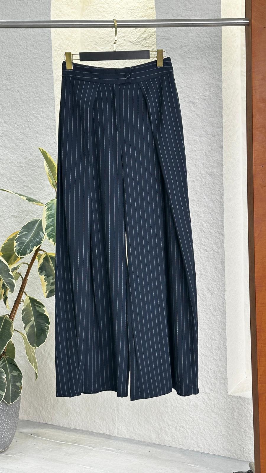 بنطلون نسائي مقلم