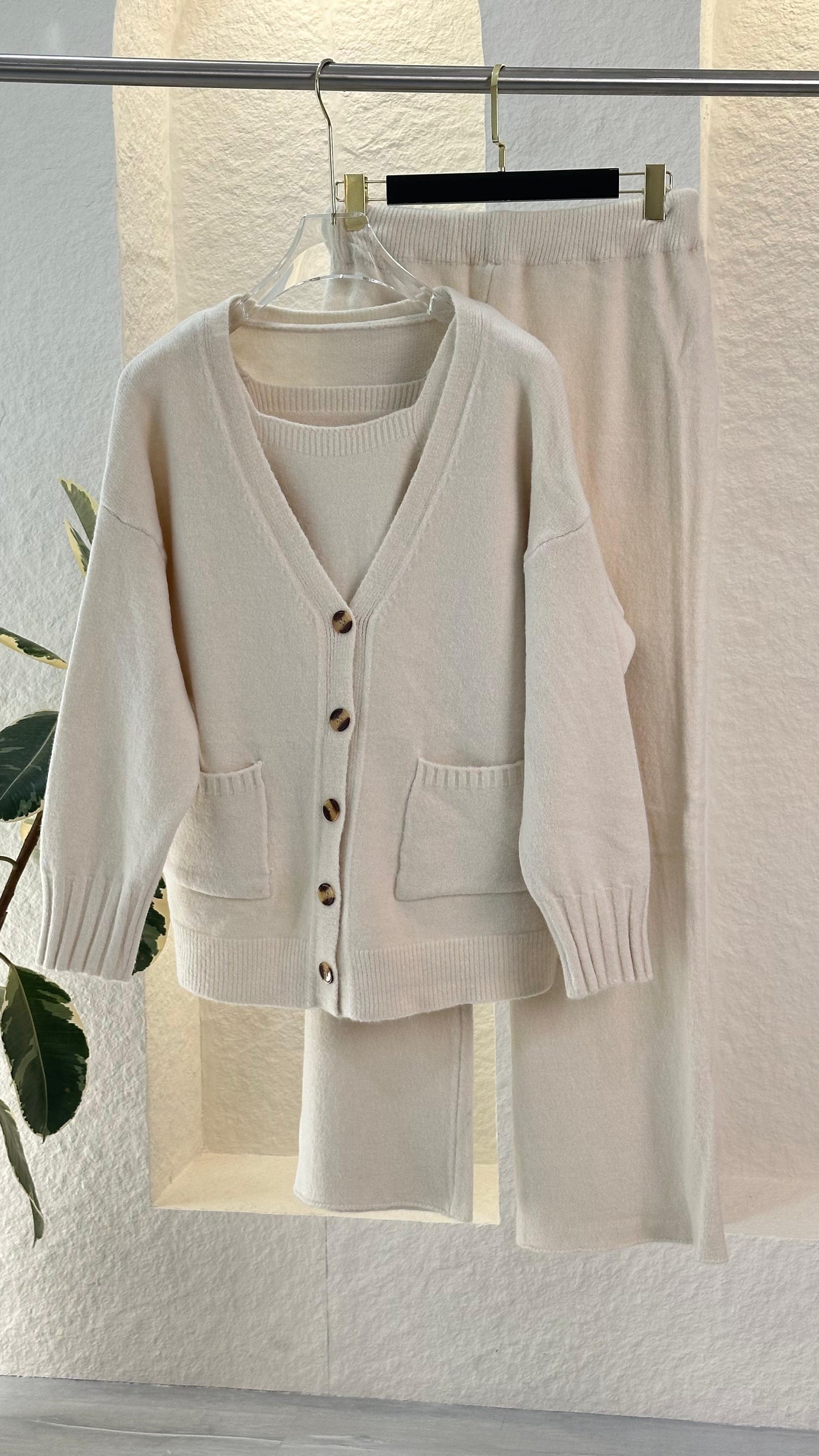 بدلة تريكو نسائي