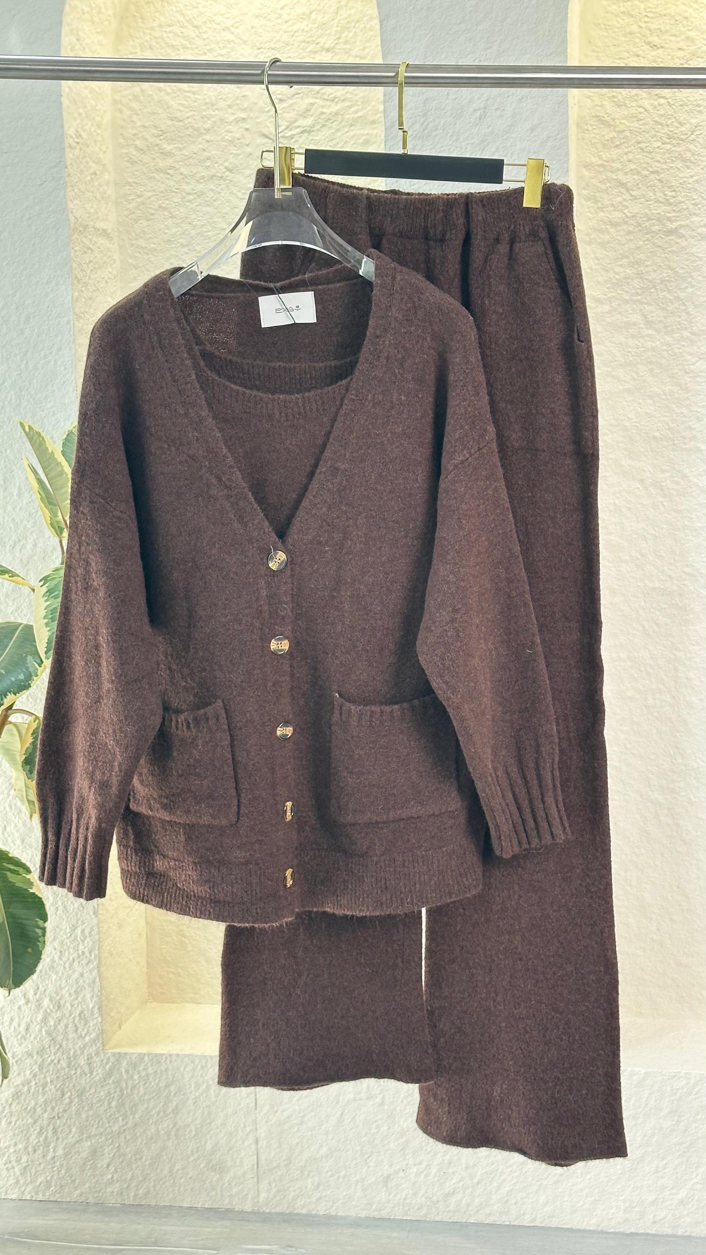 بدلة تريكو نسائي