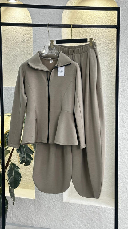 بدلة نسائي بخصر مكشكش