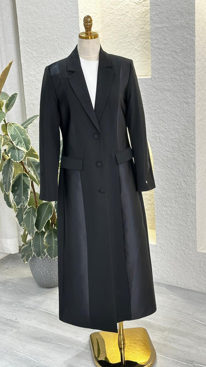 جاكيت نسائي بجيبين