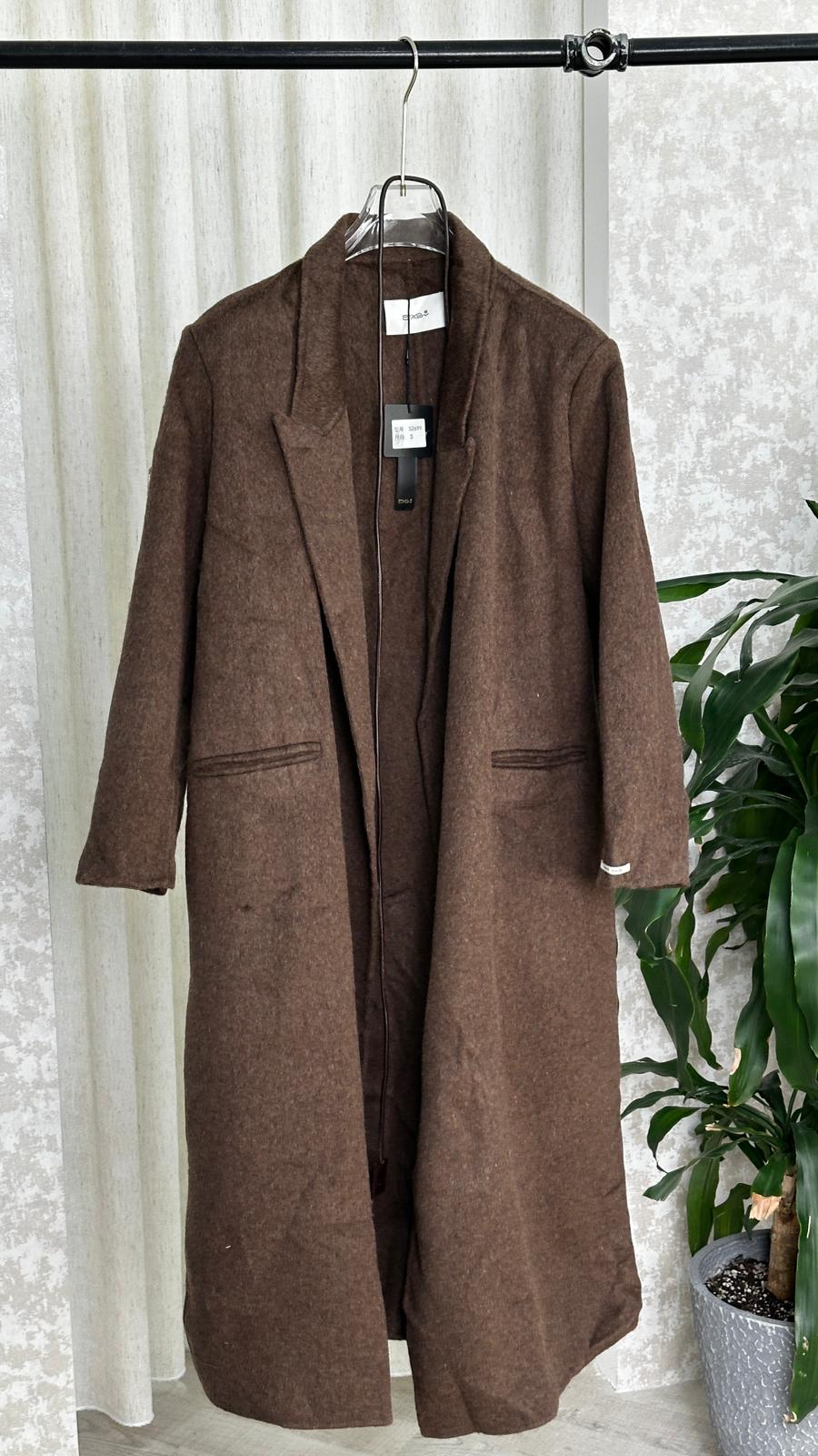 جاكيت نسائي مغلق بشكل مستقيم