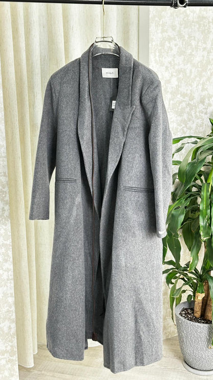 جاكيت نسائي مغلق بشكل مستقيم