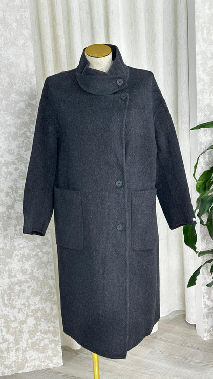 جاكيت جوخ نسائي مغلق بشكل جانبي