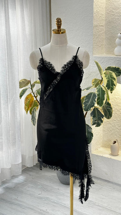 فستان نسائي بقصة مائلة