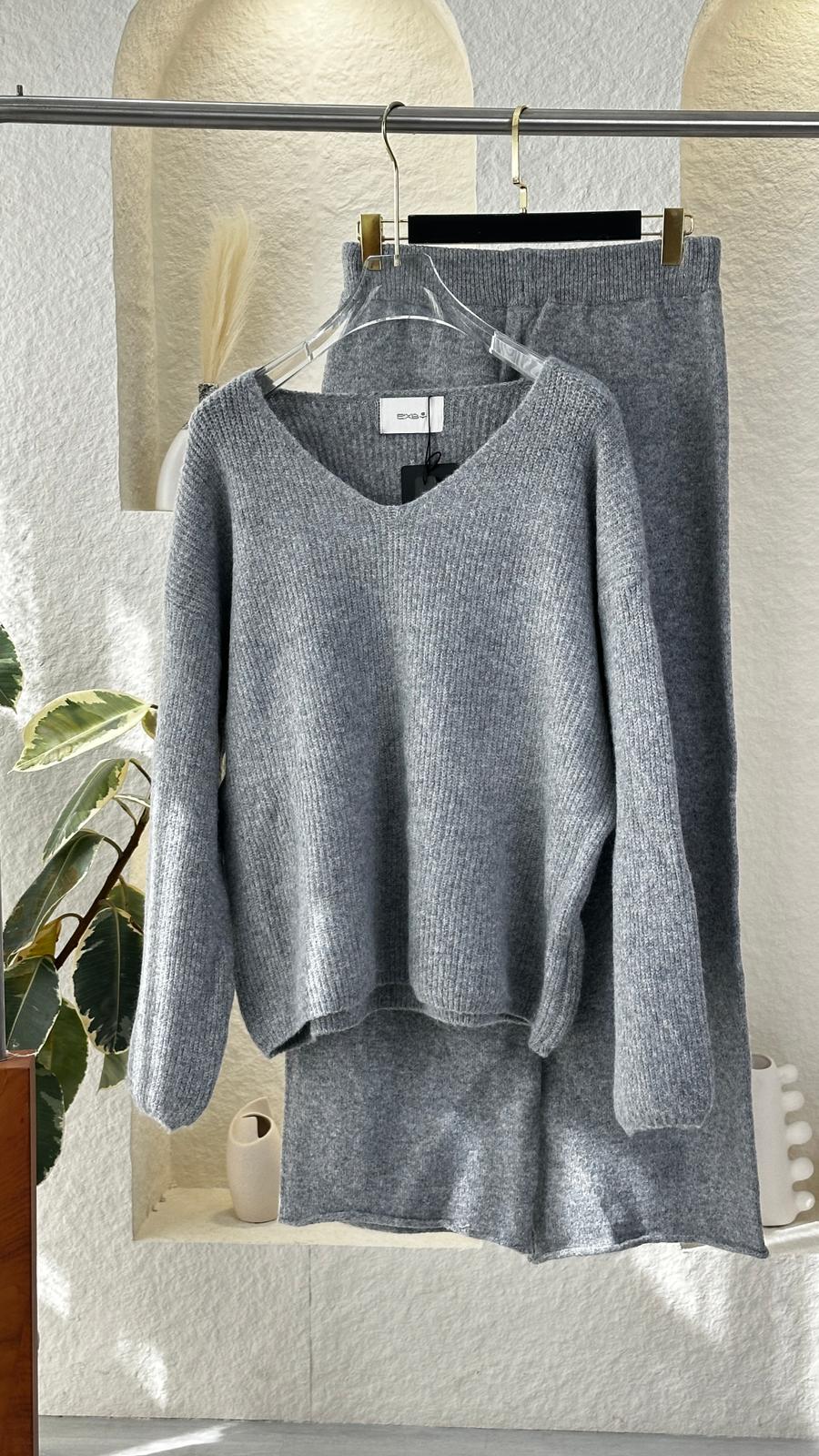 Vبدلة نسائي قبة