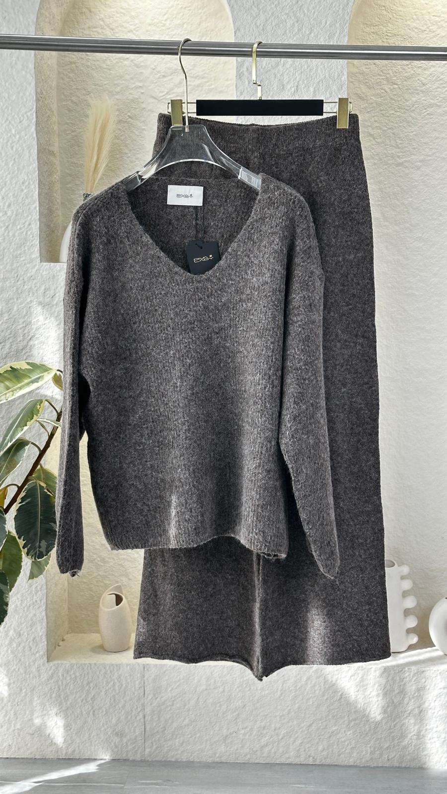 Vبدلة نسائي قبة