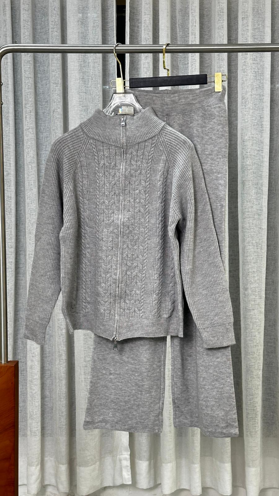 بدلة نسائي سحاب