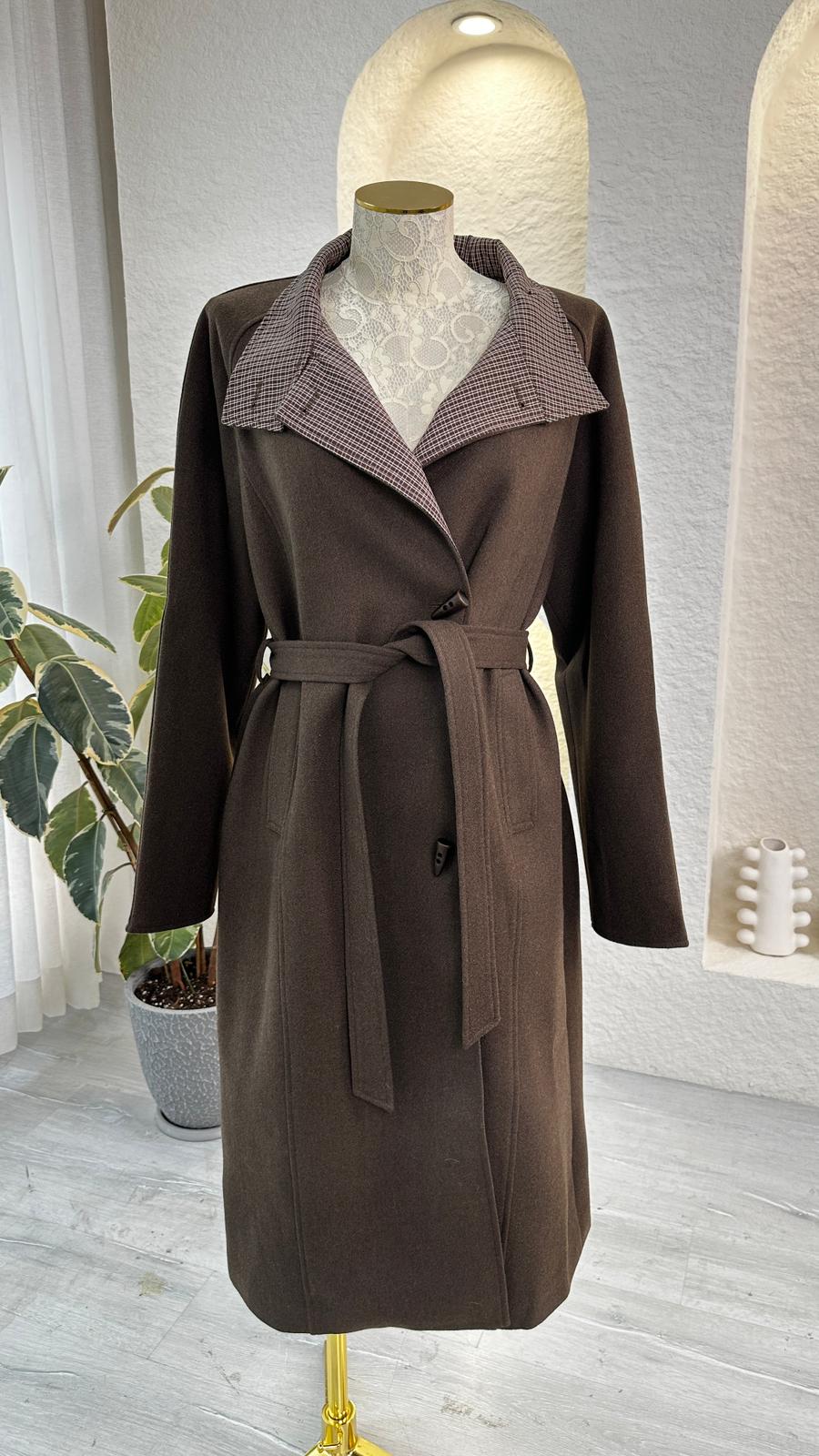 جاكيت جوخ نسائي ازرار مميز