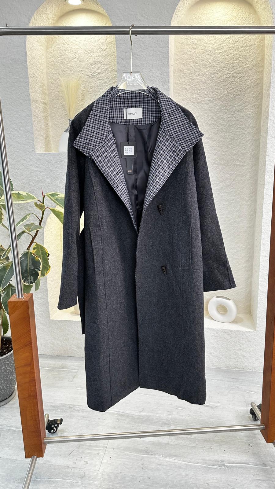 جاكيت جوخ نسائي ازرار مميز