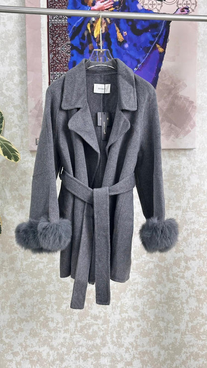 جاكيت نسائي قصير