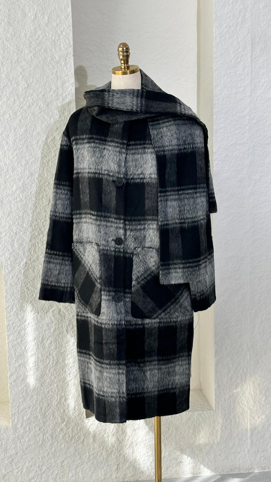 جاكيت نسائي مع اسكارف