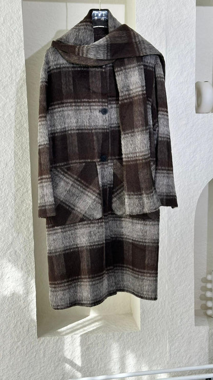 جاكيت نسائي مع اسكارف