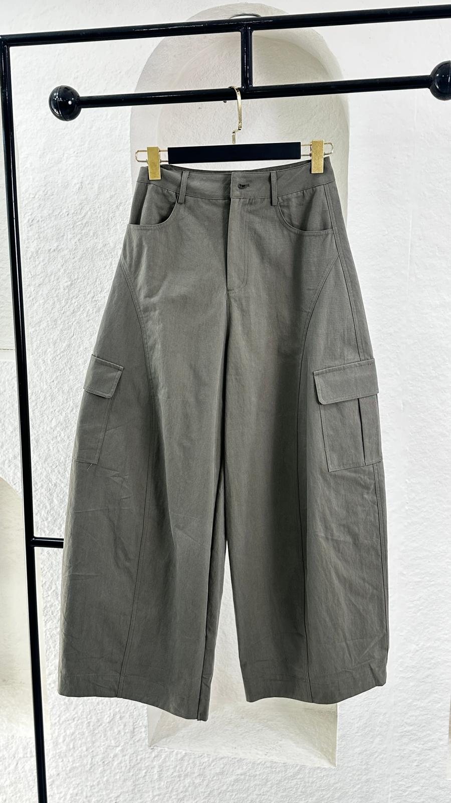 بنطلون نسائي واسع