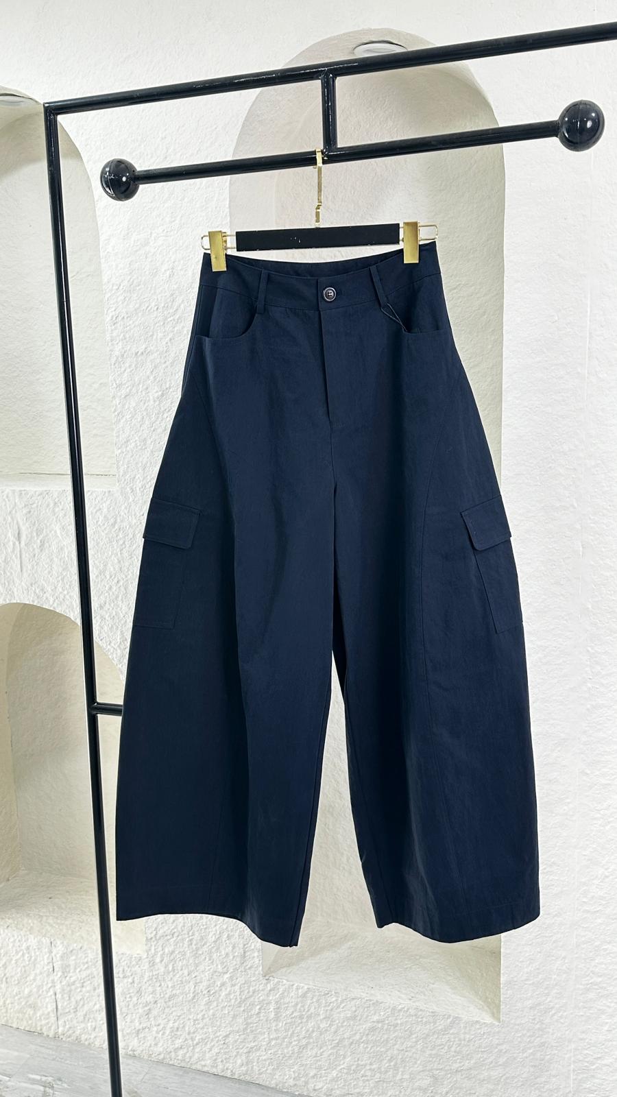 بنطلون نسائي واسع