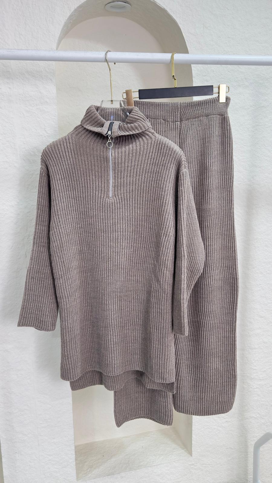 بدلة نسائي غولة سحاب