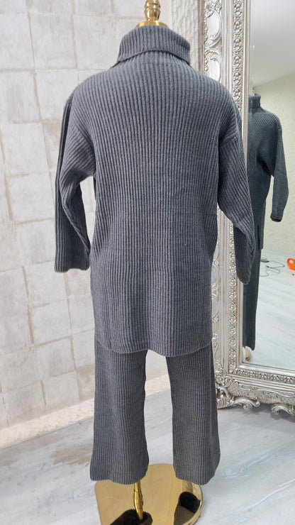 بدلة نسائي غولة سحاب