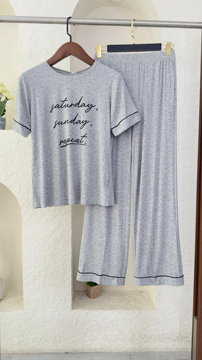 بيجامة نسائي
