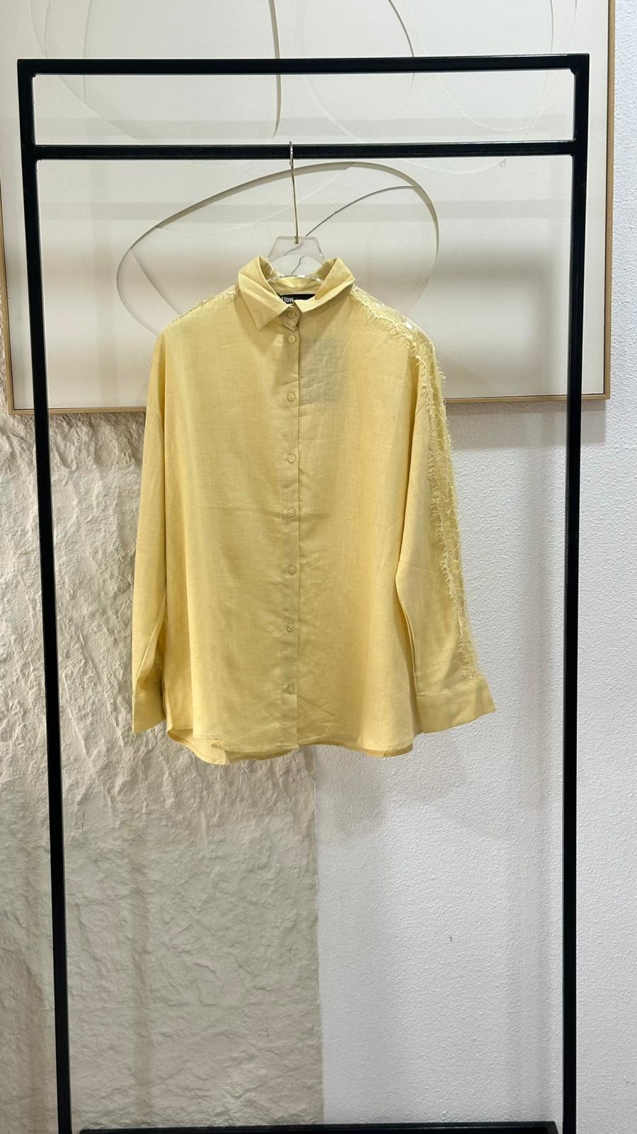 قميص نسائي