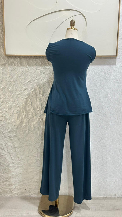 بدلة نسائي