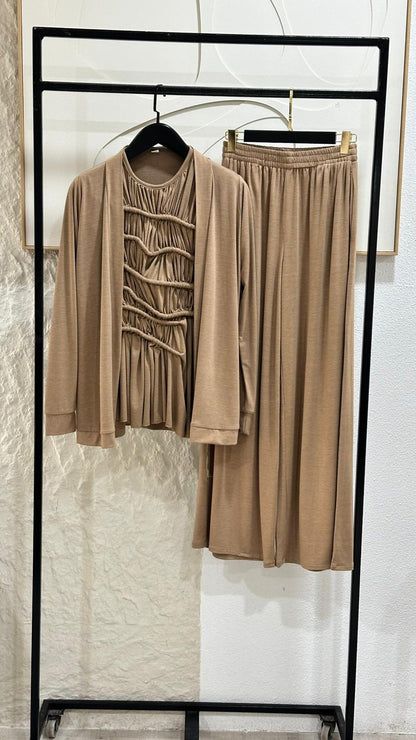 بدلة نسائي