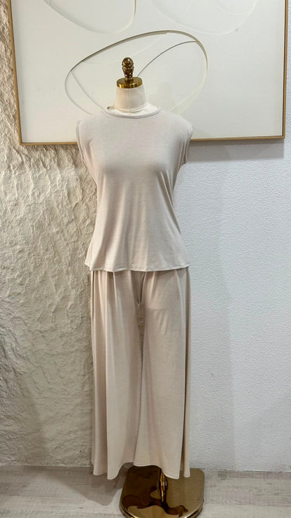 بدلة نسائي