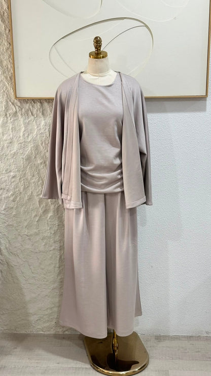 بدلة نسائي
