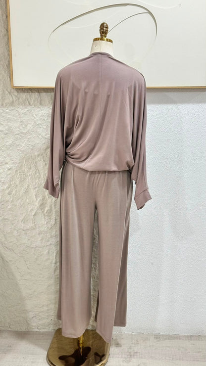 بدلة نسائي