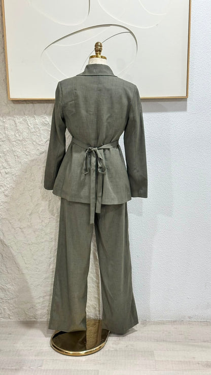 بدلة نسائي سحاب