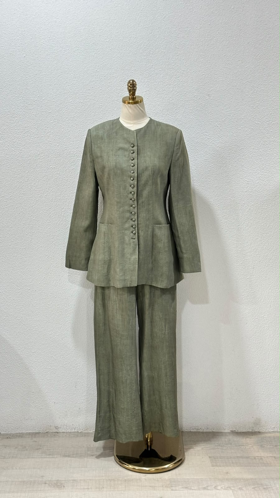 بدلة نسائي