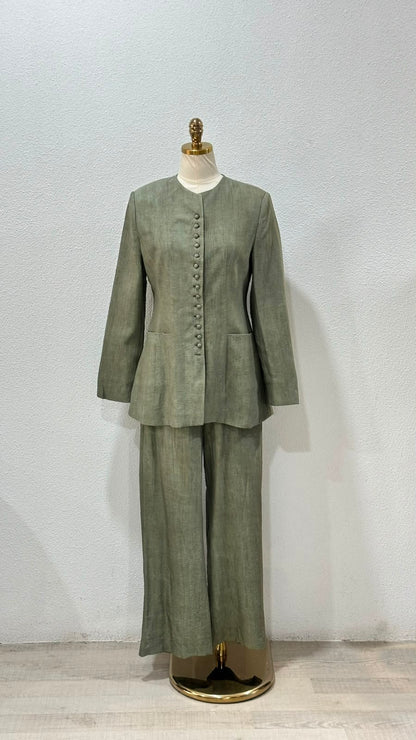بدلة نسائي
