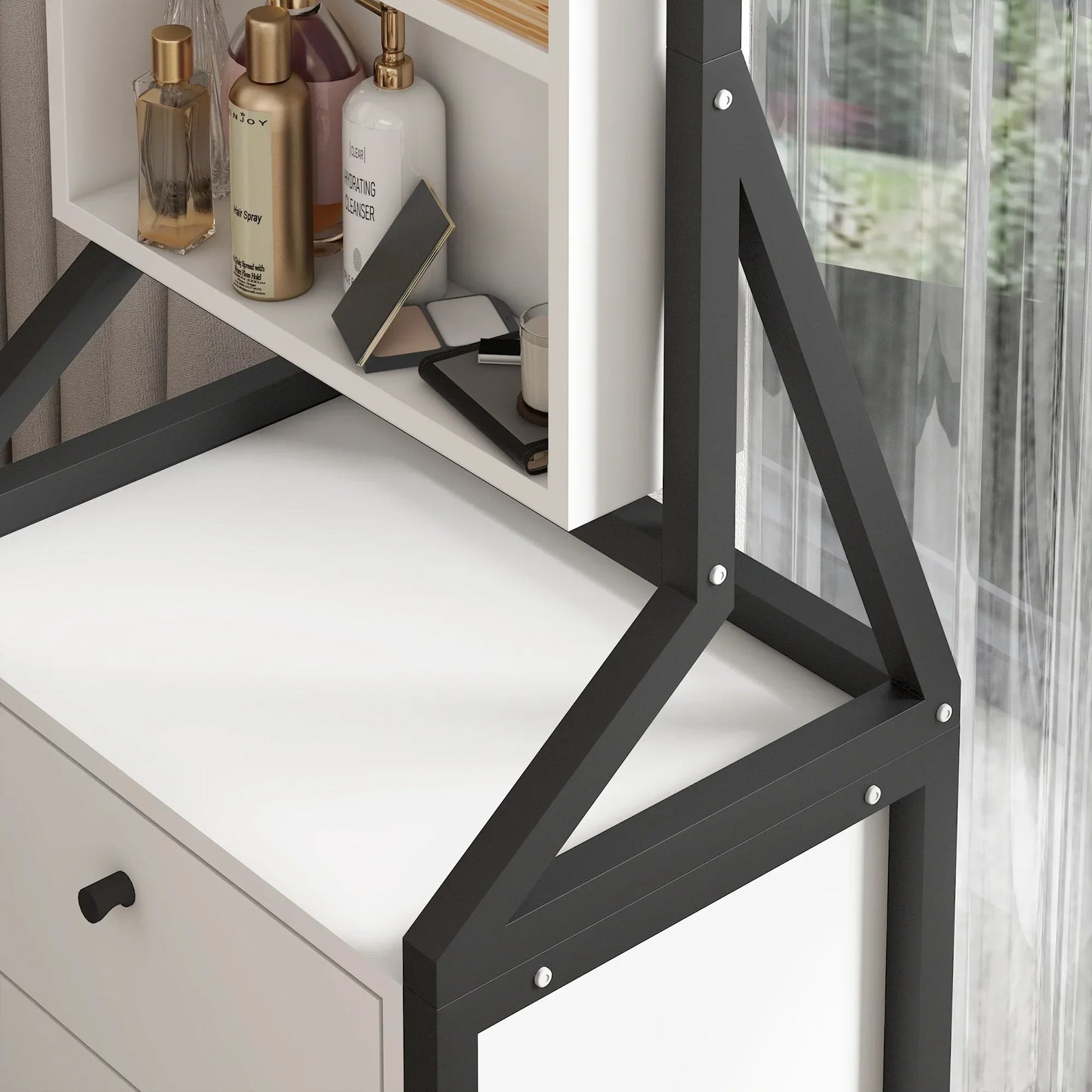 خزانة مجوهرات وماكياج  مع مرآة