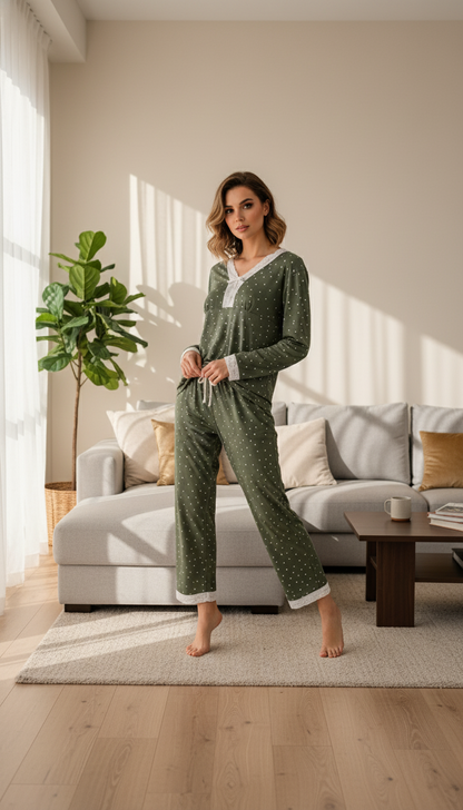 بيجامة نسائي بقبة واكمام مميزة