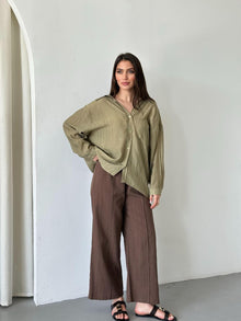 قميص نسائي بياقة مفتوحة