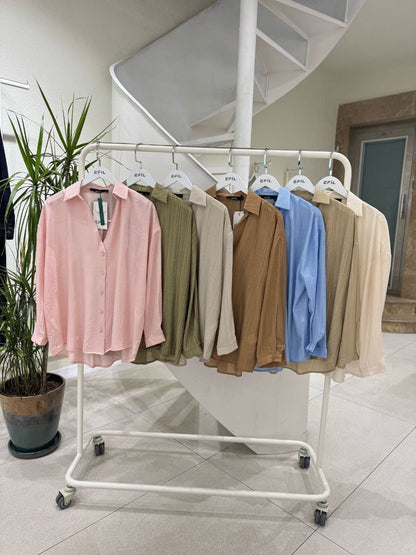 قميص نسائي بياقة مفتوحة