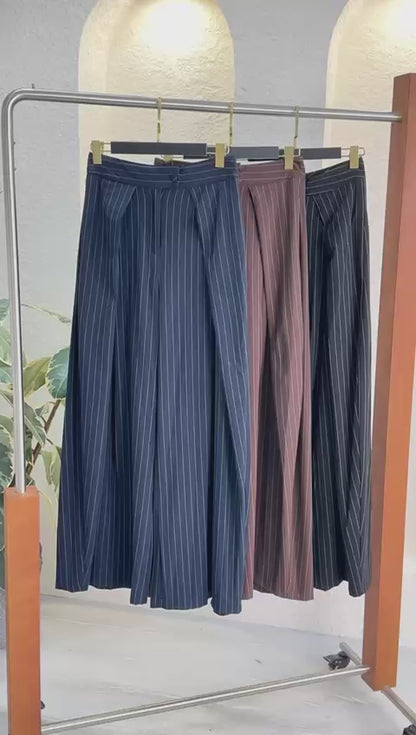 بنطلون نسائي مقلم