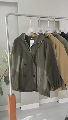 جاكيت نسائي مع قلنسوة