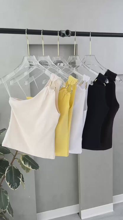 توب نسائي بكتف واحد