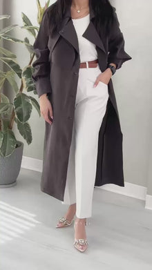 جاكيت نسائي بياقة عريضة وحزام