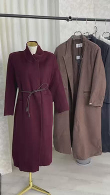 جاكيت نسائي مغلق بشكل مستقيم