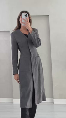 جاكيت طويل ياقة v