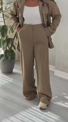 بدلة نسائي بجيوب