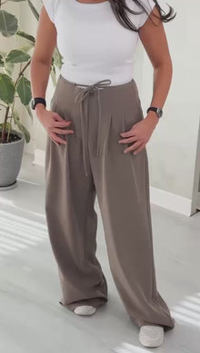 بنطلون نسائي واسع بكسرة